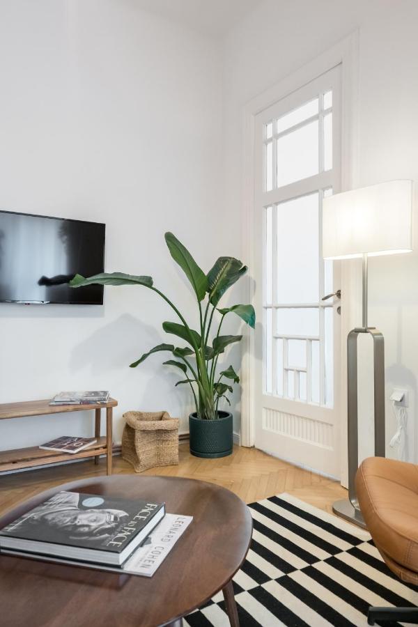 Cismigiu Serenity: 1Br Flat With Scenic Balcony 布加勒斯特 外观 照片