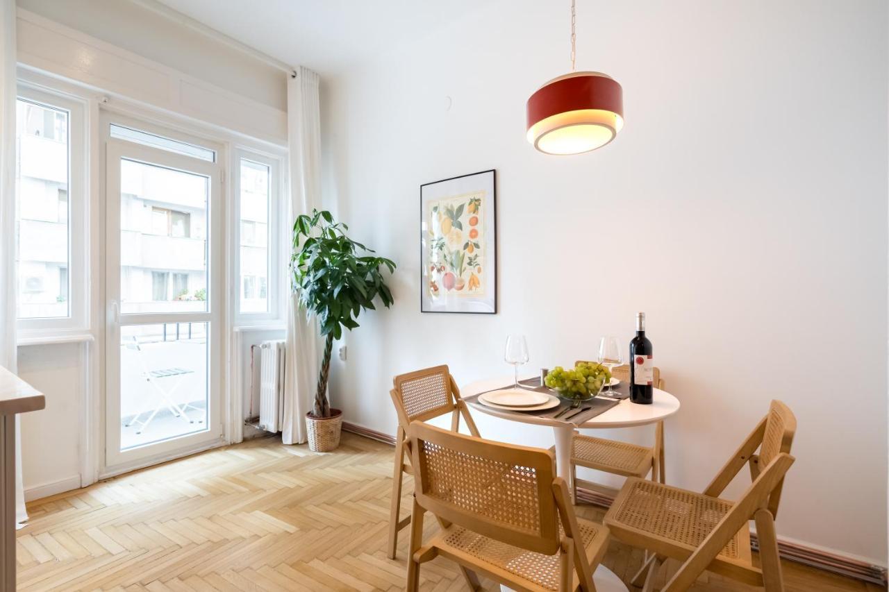 Cismigiu Serenity: 1Br Flat With Scenic Balcony 布加勒斯特 外观 照片