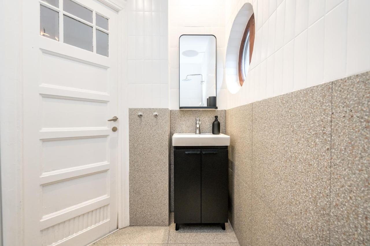 Cismigiu Serenity: 1Br Flat With Scenic Balcony 布加勒斯特 外观 照片