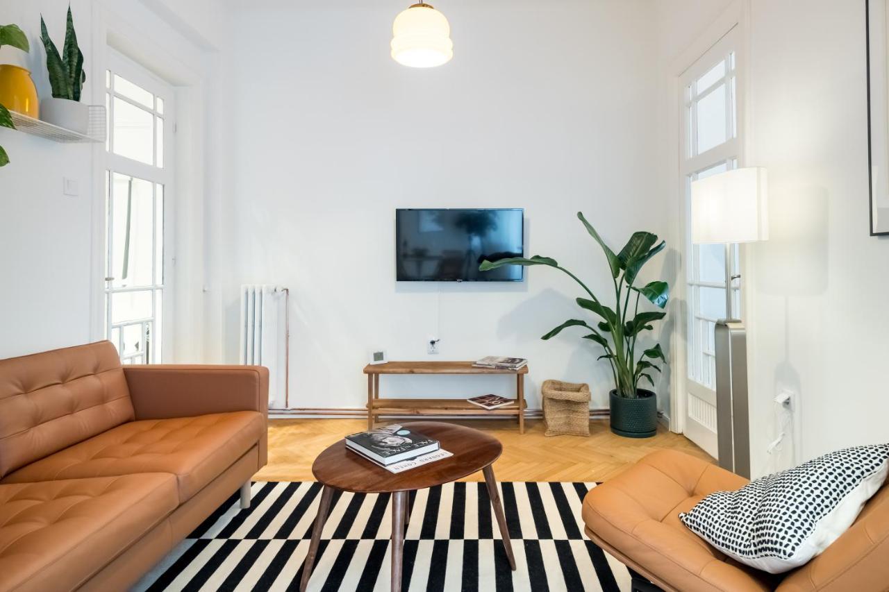 Cismigiu Serenity: 1Br Flat With Scenic Balcony 布加勒斯特 外观 照片