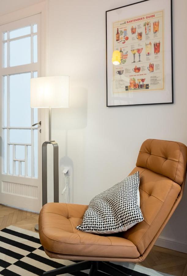 Cismigiu Serenity: 1Br Flat With Scenic Balcony 布加勒斯特 外观 照片
