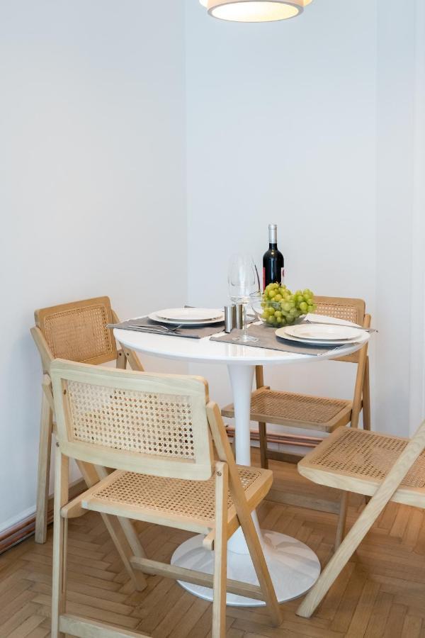 Cismigiu Serenity: 1Br Flat With Scenic Balcony 布加勒斯特 外观 照片