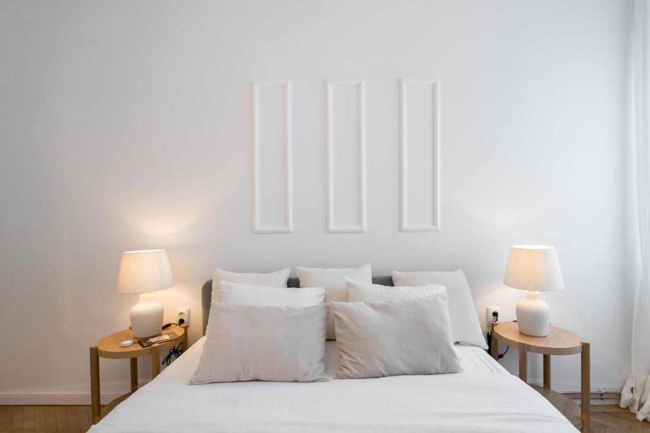 Cismigiu Serenity: 1Br Flat With Scenic Balcony 布加勒斯特 外观 照片