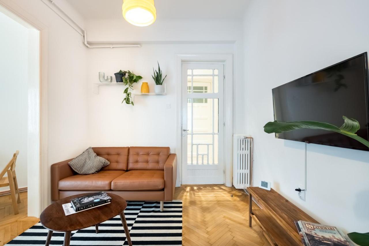 Cismigiu Serenity: 1Br Flat With Scenic Balcony 布加勒斯特 外观 照片