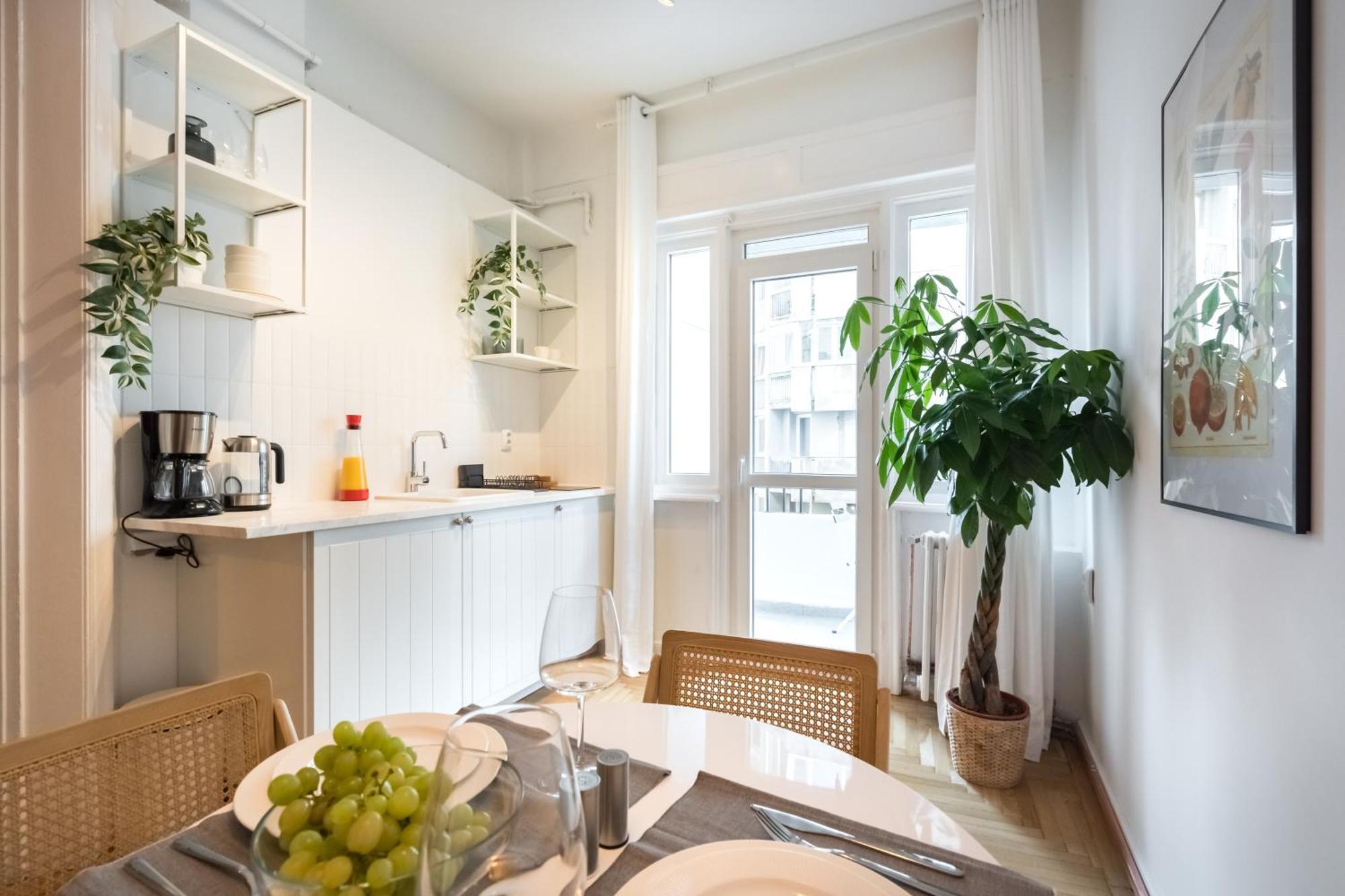 Cismigiu Serenity: 1Br Flat With Scenic Balcony 布加勒斯特 外观 照片