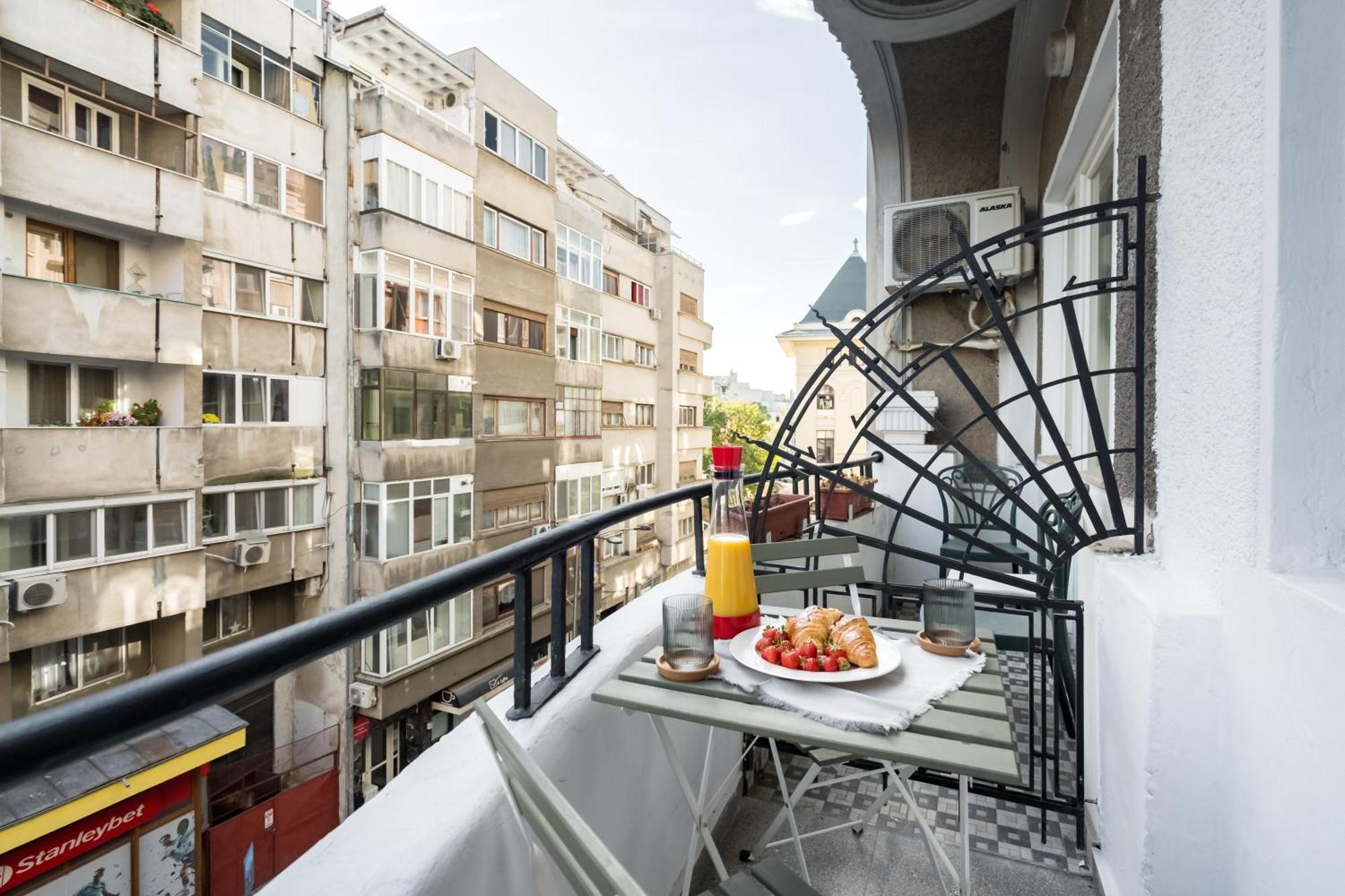 Cismigiu Serenity: 1Br Flat With Scenic Balcony 布加勒斯特 外观 照片