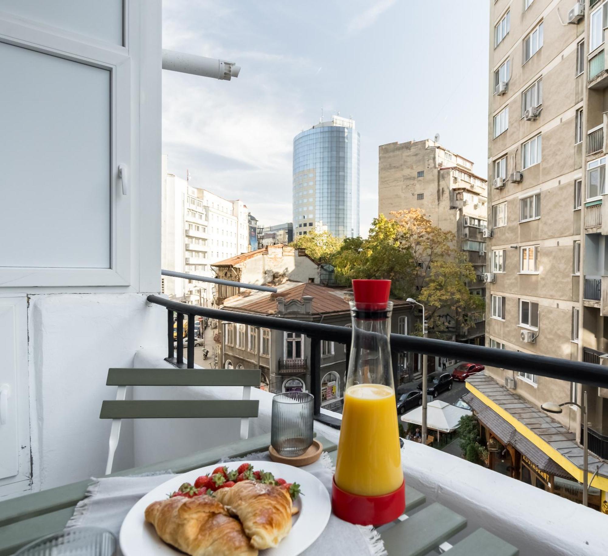 Cismigiu Serenity: 1Br Flat With Scenic Balcony 布加勒斯特 外观 照片